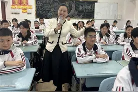 将手势舞与改编的流行音乐融入课堂！教师汤国丽用音乐传递力量图片