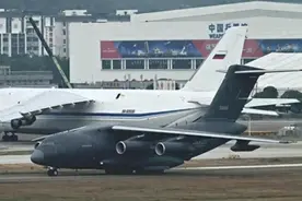 刺痛国人心！安-124旁边的运-20像玩具，我们自己的超级运输机呢图片