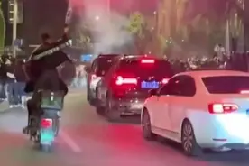 解放阁上演"飙车门",这届年轻人怎么了?图片