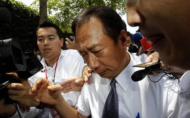 中国人是真吃这套！富士康日进万人，早忘了郭台铭赏饭吃的真相