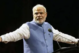 印度第一夫人：17岁嫁给莫迪，被迫禁欲54年，天天带12个保镖放牛图片