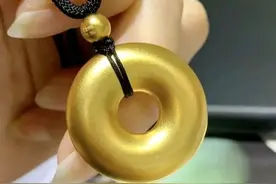 适合本命年佩戴的黄金首饰图片