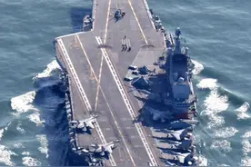 大改后首次远航，辽宁舰进入西太，新型舰机磨合少不了歼35图片