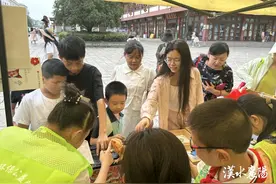 【快乐社区行】马王庙社区：公益爱心义卖 助力生态保护图片