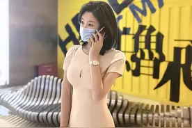 CBA最美姐弟恋，周琦和大他6岁的空姐老婆，身材不输卡戴珊图片