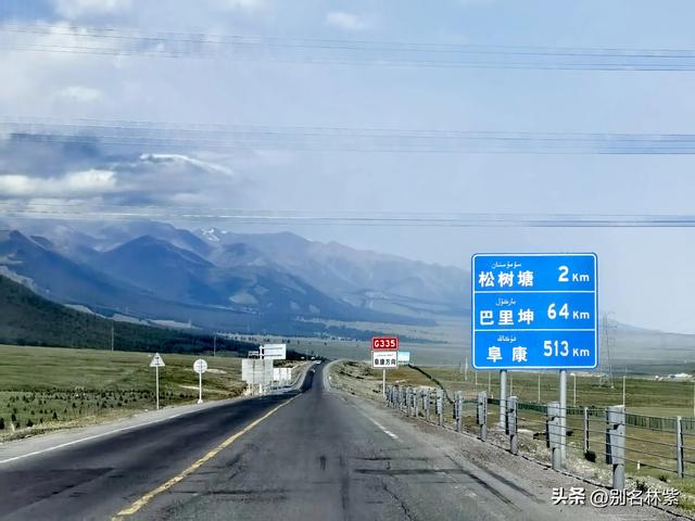 自驾新疆，从哈密到阜康，分享一条小众路线，车少景美（1）