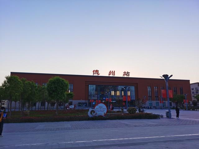 准备了一肚子的词没用上，逃离，硬座124元：奔赴一场生命的湿润