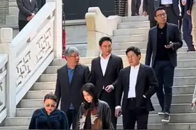 霍家现身南沙！郭晶晶地位仅次于霍震霆，三兄弟跟在她身后像随从图片