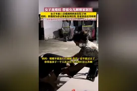 女子离婚后带着女儿回娘家居住，女子半夜11点看到妈妈坐在院子内，妈妈：你弟弟还没结婚图片