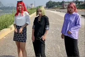 精神小妹的生活原来这么离谱，几个人一起凑不出10块钱，开眼界了图片