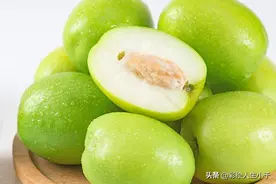 吃完的大青枣后核不要扔，做成手串超有范儿图片