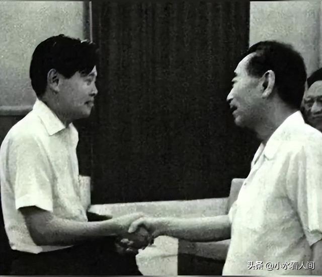 杨振宁刚去世，翁帆终于发声，字字催泪，清华大学吊唁堂细节感人