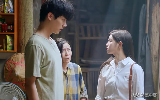 熟龄女性为何疯狂上头？19岁小狼狗护姐姐，比霸总还会撩