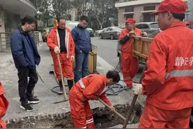 居民楼出口处一下雨就有污水溢出？如何将社区问题化解在网格里图片