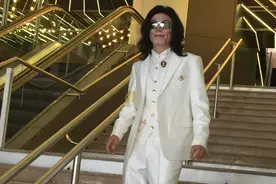 河南小伙王永华：因太像杰克逊而被好菜坞签约，从此走向人生巅峰图片