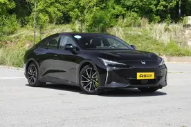 极狐 阿尔法S5正式上市，最高纯电续航708km，售价17.68万-21.68万图片