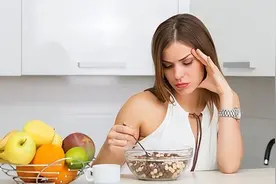 为什么饿过头就不饿了？医生提醒：是身体正在分解你的脂肪图片