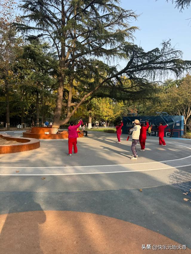 我一上午去了两个公园，