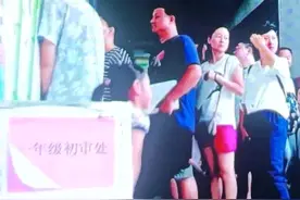 网友:连结婚登记都不需要户口本了，为啥孩子上学还需要户囗本？图片