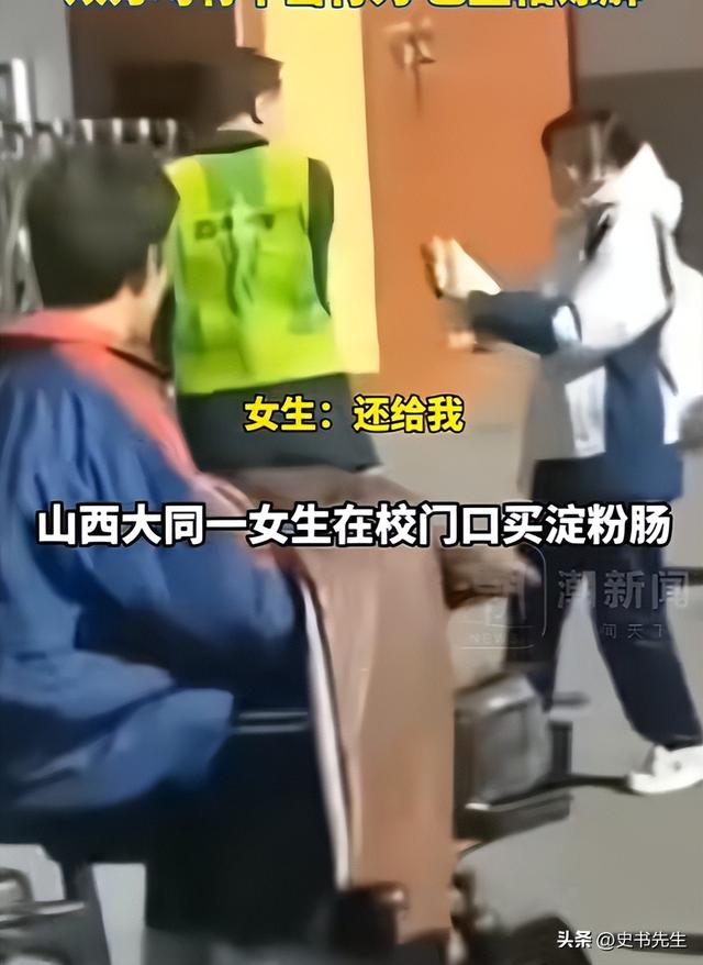 买小吃被拔走钥匙后续！态度粗暴，女生当场吓哭，学校通报引质疑