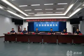 江苏消防开展电动自行车集中夜查行动 累计现场清理万余辆违规停放充电车辆图片