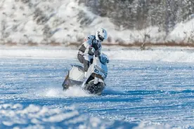 极限玩家雅迪冠能星舰S80勇闯漠河，再创极寒神话图片