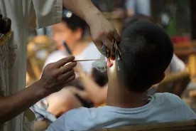 耳朵里面经常痒，却掏不出东西？或暗示这5个问题，别忽视了图片