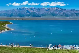 璀璨似星空 赛里木湖水下视角你爱了吗图片