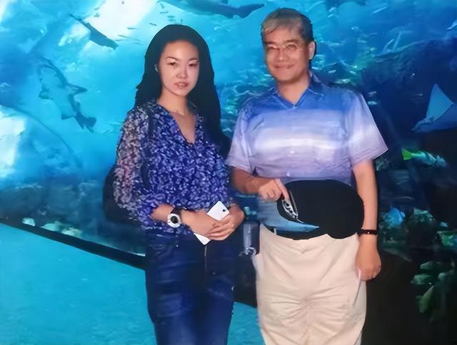 善恶终有报！包养空姐、算计其负债900万的郎咸平，如今自食恶果