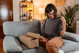 女装更贵质量却更差，被“背刺”的女性开始买男装图片