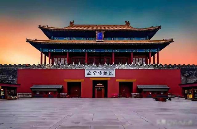 冬至故宫金光重现	，游客疯拍匾额，古建暗藏皇权密码