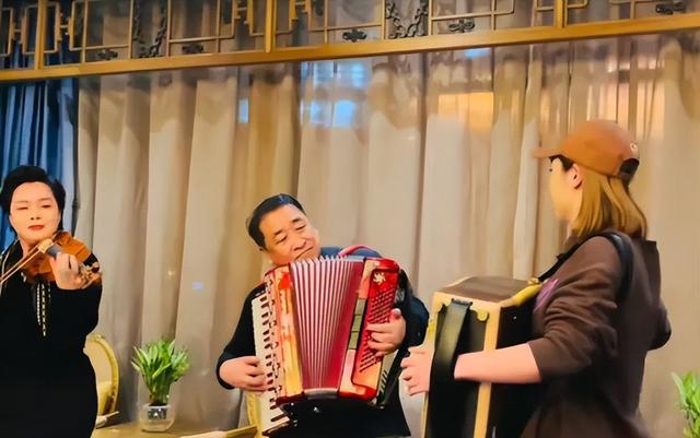 姜昆风波再升级！拍摄者硬刚，公开回应视频拍摄地点，让真相大白