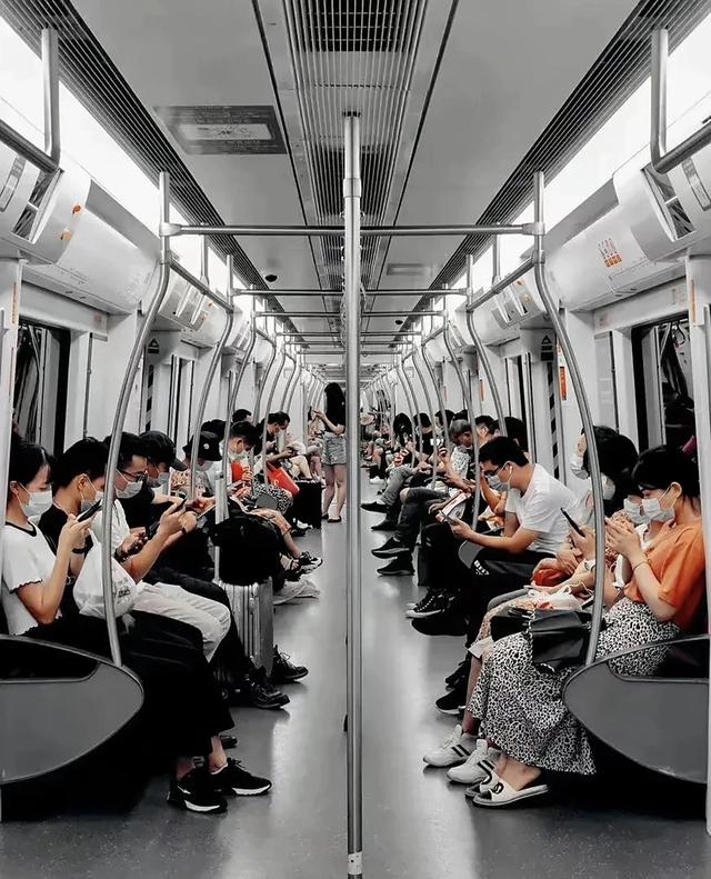 我花 700 多买了一二手「小众手机」,却学会了「放下手机」