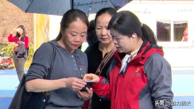 广东韶关南雄帽子峰旅游景区客流激增 多部门联动服务