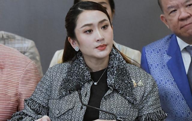 5票对4票，泰法院正式批准，佩通坦痛击洪森后，官复原职还有戏吗