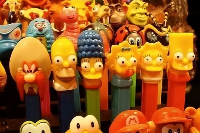 PEZ糖果机，100年从成人奢侈品，变孩子玩具再变收藏热品