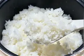 煮米饭别总加水了，教你饭店不外传的秘诀，米饭松软香甜太好吃了图片