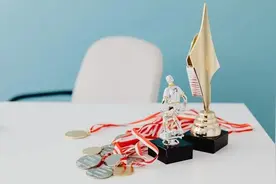 广州中考：729分中产家庭和736分普通家庭，小初培优砸了几十万？图片