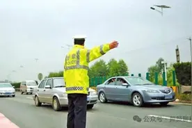 有驾照的能笑了！交警：驾驶证连续3年没扣分，可获得3种好处！图片