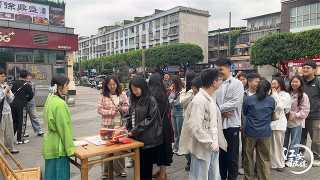 古街焕新潮！江安西街剧本杀点燃团建新风