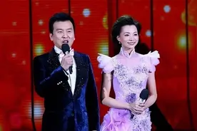 关系藏不住了！55岁才当父亲的张泽群终于坦白和董卿的关系图片