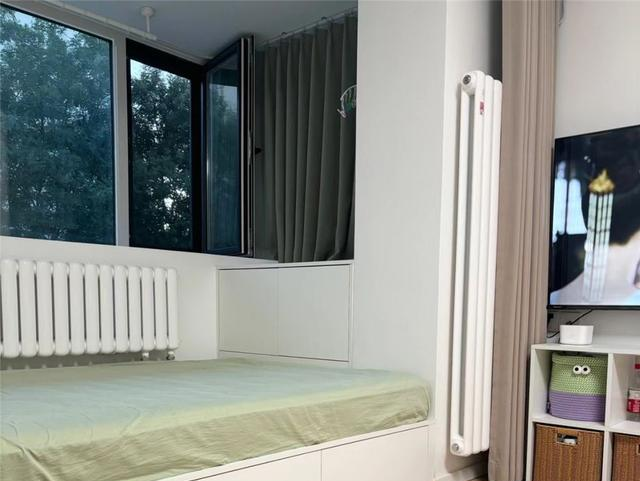 北京姑娘38㎡蜗居客厅火了，因“阳台改成卧室”走红，太有想法了