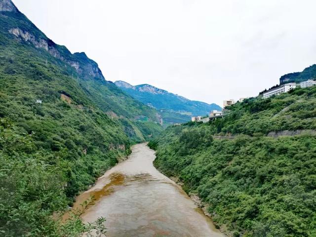 赤水河川黔边界（上）：三县（市）交邻两河口