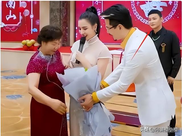 过气明星有多惨！农村走穴 摆摊还债，穷到只剩100万，体面全丢了