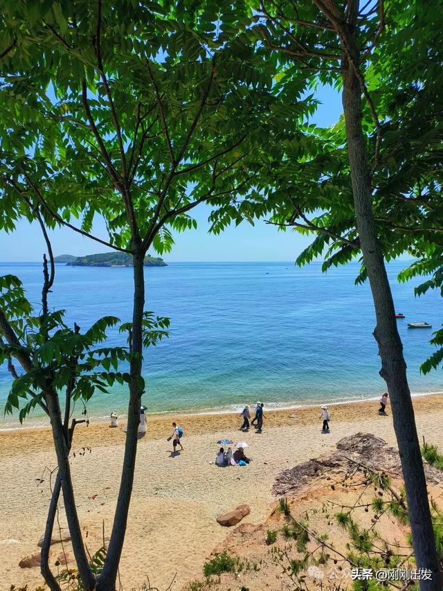 就在傅家庄浴场旁边，大连这个海边更美