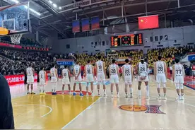 真业余！迪亚洛追打杜润旺 胡明轩隔架被闫军驱逐 间接判广东队死刑图片