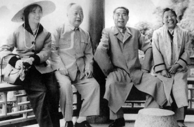 1962年，与周总理贺龙一起喝酒，陈毅猛地惊叫：张茜，我的脚好痛