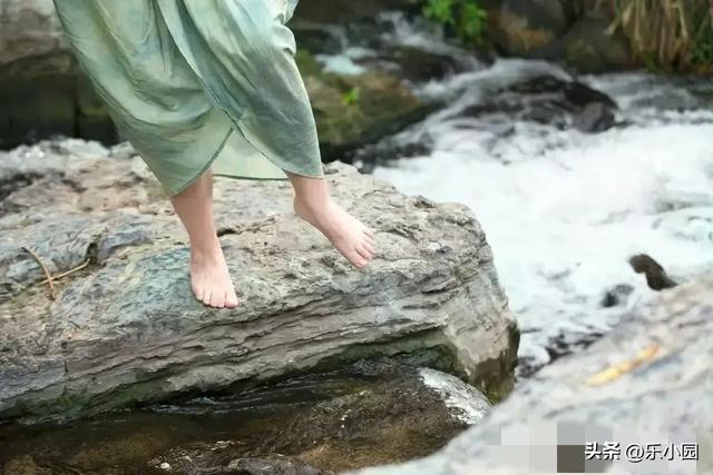 安徽蚌埠一校花太漂亮了	，五官精致，身高165，美得让人移不开眼