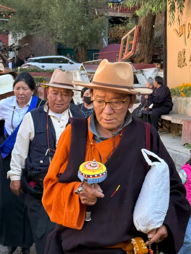 【秋驾长江】前后爆胎+德格印经院+更庆寺