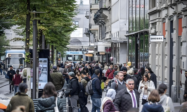 历史开了个玩笑	，先倒下的不是乌克兰，而是百年中立的瑞士？